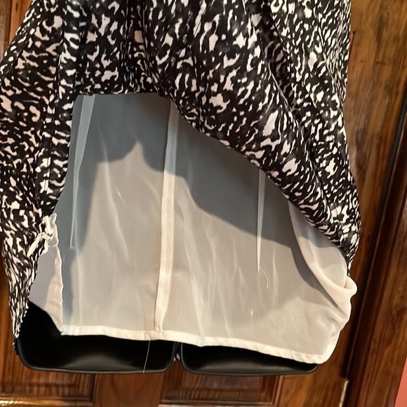 NWT Snow Leopard Print Sleeveless Tunic - Picture 5 of 9